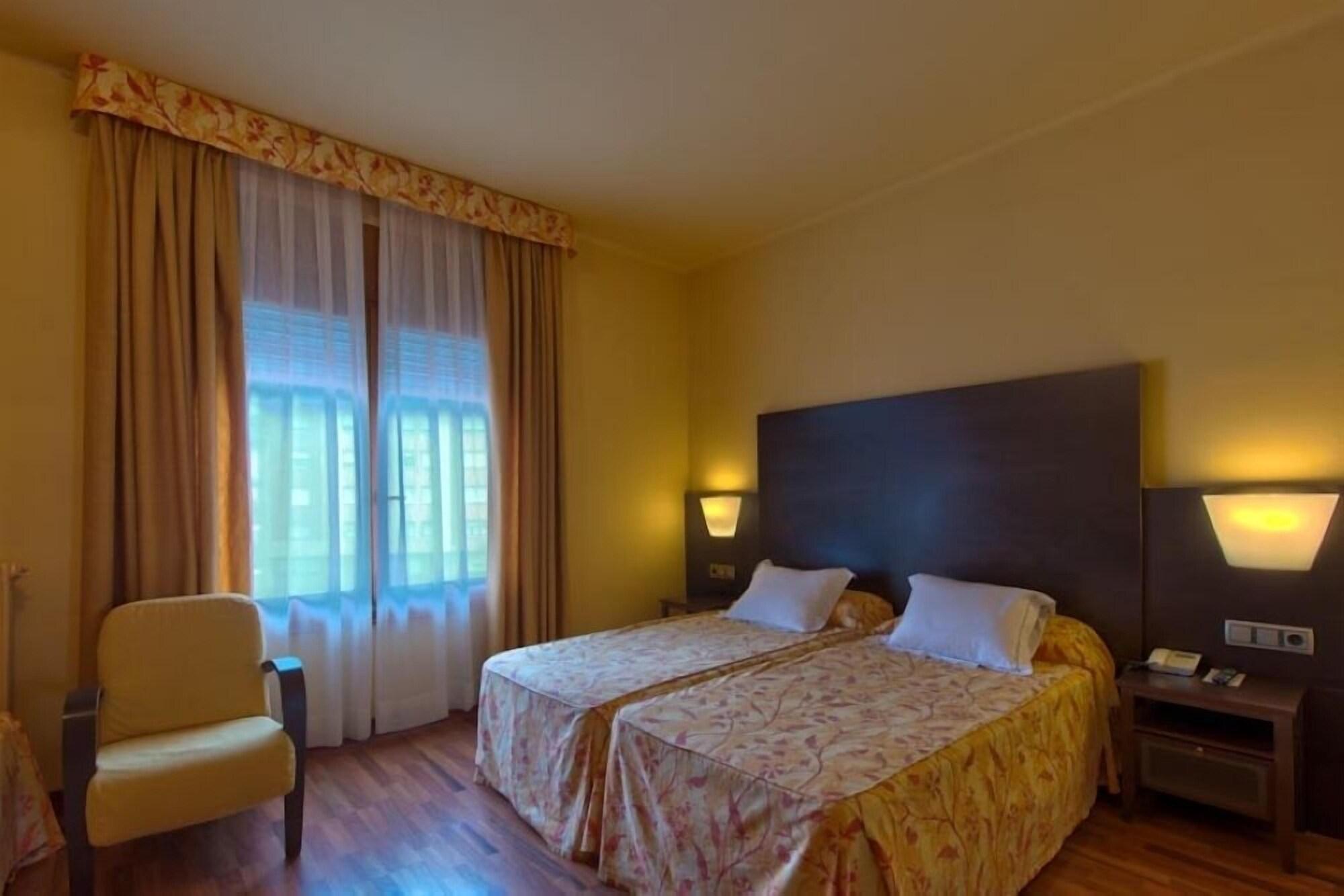 Hotel Restaurant Pessets & Spa Сорт Екстериор снимка