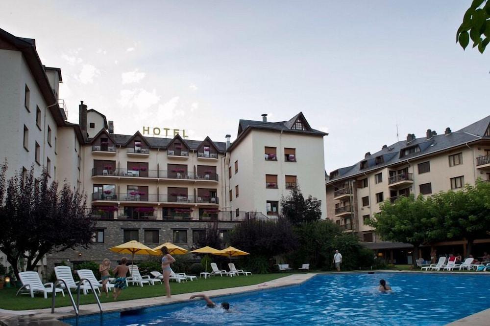 Hotel Restaurant Pessets & Spa Сорт Екстериор снимка